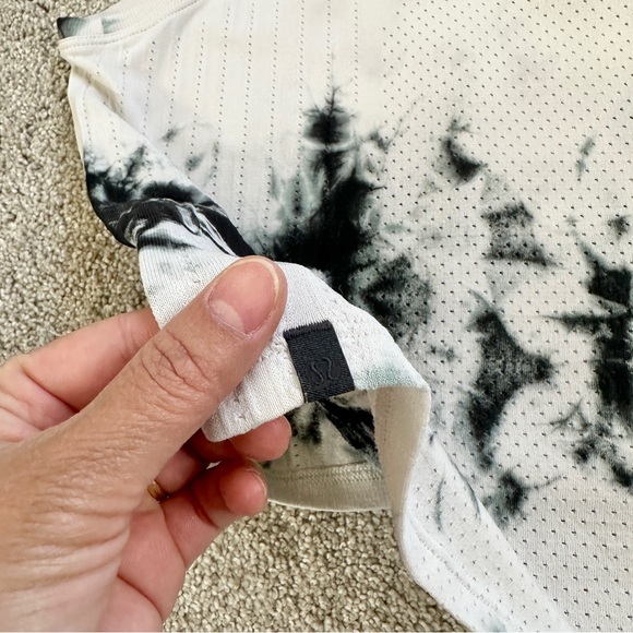 SOLD | Lululemon Train to Be Tank Top Shibori Mesh Deep Coal Size 10 - Picture 7 of 11